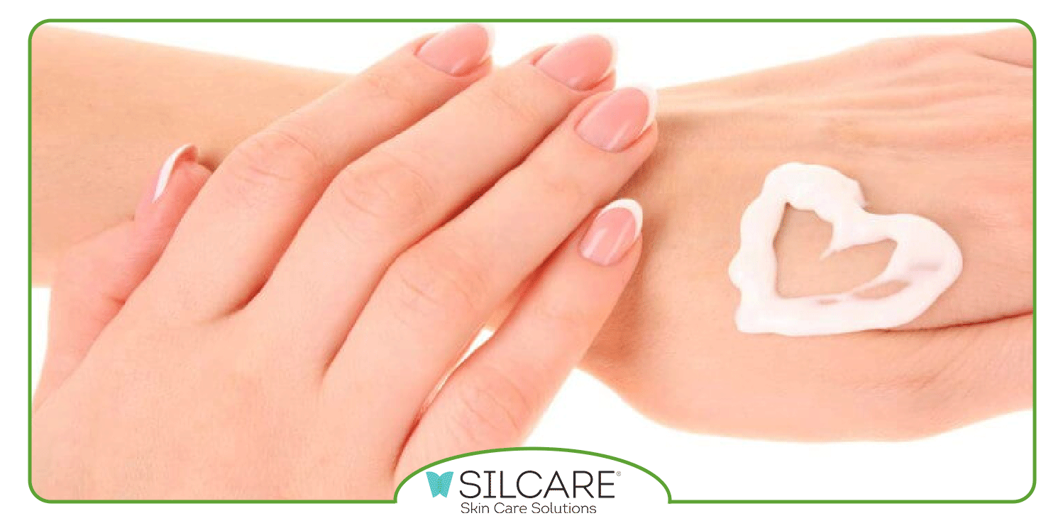 نحوه استفاده از کرم مرطوب کننده دست سیلکر
