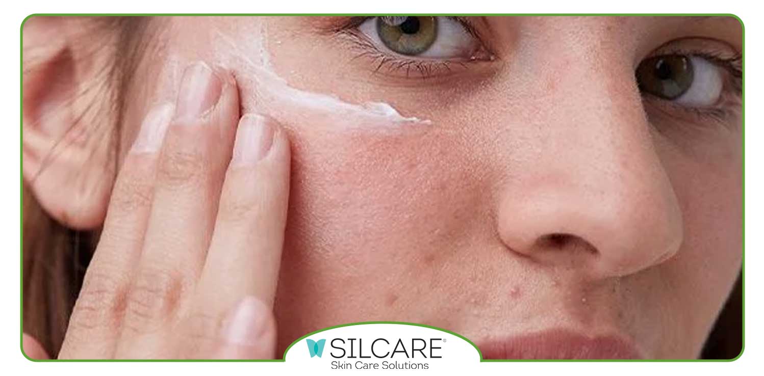 نحوه صحیح استفاده از کرم مرطوب کننده دست و صورت سیلکر