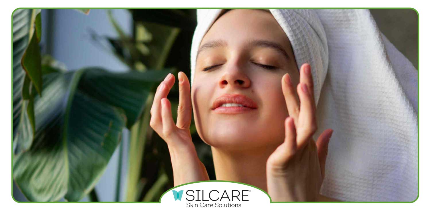 روتین پیشنهادی روز و شب برای آبرسانی و روشن سازی پوست