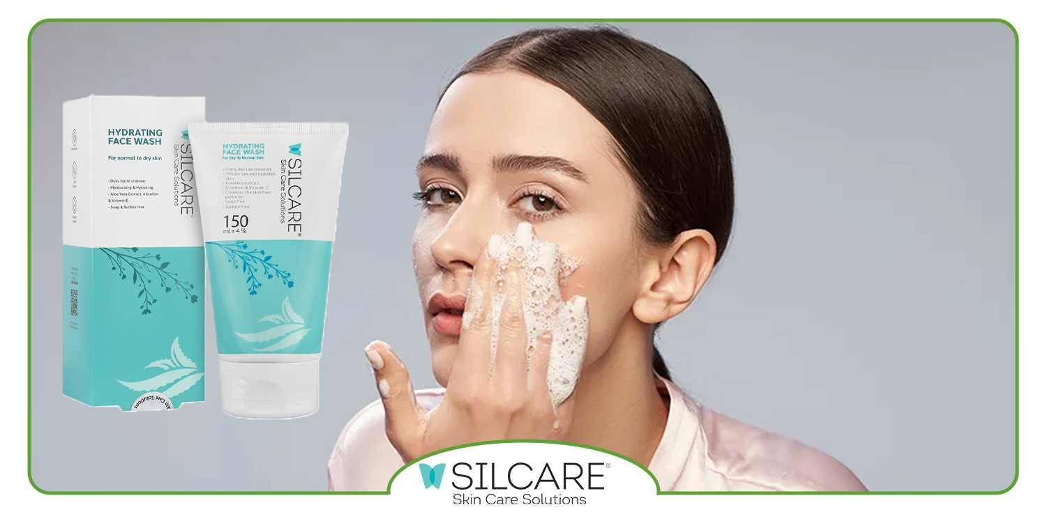 روتین ملایم پاکسازی برای پوست خشک با ژل شستشوی آبرسان یکی از کارهای مهم در روتین مراقبت پوست، پاکسازی آن پس از تشخیص نوع پوستتان است؛ زیرا از بین بردن آلودگی ها از سطح پوست یکی از ضرورت هایی بوده که بی توجهی به آن ممکن است سبب آسیب رسیدن به پوست گردد. شایان ذکر است که پوست خشک مانند سایر گروه های پوستی نیاز به شستشو، پاکسازی و مراقبت دارد. به طور کلی باقی ماندن آلودگی ها بر روی پوست ممکن است به مرور زمان باعث بروز آسیب های جدی و جبران ناپذیری گردد. بهترین محصول روتین پوست خشک توصیه می کنیم به ضرورت و اهمیت پاکسازی پوست صورت خشک ذکر شده در زیر را مطالعه نمایید: • ممانعت از انسداد منافذ پوست از طریق باکتری ها و ذرات ناشی از آلودگی های روزانه و مواد آرایشی • کمک به جذب بهتر محصولات مراقبت صورت مانند کرم های مرطوب کننده، سرم های آبرسان و محصولات ضد چروک • کاهش احتمال بروز حساسیت، تحریک و التهاب و علائمی مانند خارش، قرمزی و ترک های ریز پوستی • جلوگیری از تخریب بافت پوست و به تعویق انداختن روند پیری زودرس • موثر در جمع و کوچک شدن منافذ باز ناشی از دهیدراته شدن پوست • حفظ انعطاف پذیری پوست و جلوگیری از بروز و افزایش چین و چروک ها • موثر در کاهش کدری پوست خشک و افزایش نرمی و درخشندگی طبیعی پوست • پیشگیری از شدت یافتن خشکی پوست پاکسازی پوست صورت خشک با ژل شستشو پوست خشک اولین قدم در پاکسازی صورت برای پوست خشک، استفاده از بهترین ژل‌ های شستشوی صورت برای پوست خشک است. در واقع پیش از مصرف محصولات مراقبتی پوست، ابتدا باید پوست صورت را از آلودگی های روزانه و باقی مانده مواد آرایشی پاکسازی کنید. شوینده های مناسب پوست خشک باید فرمولاسیون ملایم و مواد آبرسان مانند ژل آلوئه ورا و روغن های گیاهی داشته باشند. چرا که ژل آلوئه ورا آبرسان است و پوست را کاملا نرم و آبرسانی می کند و همچنین سبب شادابی و سلامت پوست می گردد. این ماده حاوی آنتی اکسیدان بوده و از تخریب رادیکال های آزاد ناشی از آلودگی ها به سلول های پوست جلوگیری می کند. توصیه ما این است که برای پاکسازی پوست خشکتان، روزانه دو مرتبه یعنی در هنگام صبح و شب از ژل شستشوی پوست خشک سیلکر استفاده نمایید. مراحل اجرای روتین مراقبت پوستی با ژل شستشوی سیلکر باید بگوییم که ژل شستشوی سیلکر انتخابی عالی برای پوست ‌های خشک است و برای اینکه شما بتوانید از این محصول بیشترین بهره را ببرید، باید مراحل استفاده از آن را به درستی و طبق اصول پیش ببرید. در ادامه به صورت مرحله به مرحله در مورد نحوه اجرای این روتین مواردی را ذکر می کنیم زیرا مراحل ساده و اصولی در زیر، اساس روتین مراقبت پوستی با ژل شستشوی سیلکر را تشکیل می‌ دهند: • شست‌ و شوی دست‌ ها پیش از شروع: پیش از تماس با پوست صورت، دستان خود را با آب و صابون بشویید؛ زیرا این کار از انتقال آلودگی‌ ها و باکتری‌ ها به صورت جلوگیری می‌ نماید. • مرطوب کردن پوست با آب ولرم: صورت را با آب ولرم خیس کنید. آب خیلی گرم سبب خشکی پوست شده و آب خیلی سرد نمی‌ تواند آلودگی‌ ها را به خوبی از بین ببرد. • استفاده به مقدار مناسب از ژل شستشوی سیلکر: مقداری از ژل مثلا به اندازه یک نخود بزرگ را روی کف دست‌ هایتان ریخته و با حرکات چرخشی به صورت کف ایجاد کنید. • ماساژ ملایم روی پوست صورت: کف را به صورت دایره‌ ای روی پیشانی، گونه‌ ها، بینی و چانه ماساژ دهید و بهتر است این مرحله حدود ۳۰ ثانیه تا یک دقیقه طول بکشد. • آبکشی کامل: صورت را با آب ولرم به خوبی بشویید تا هیچ اثری از کف روی پوستتان باقی نماند. • خشک کردن صورت با حوله نرم: صورت را به آرامی و بدون کشیدن حوله خشک کنید؛ زیرا کشیدن باعث آسیب به پوست می‌ شود. • استفاده از دیگر محصولات روتین پوستی: پس از شستشو می‌ توانید تونر، سرم، مرطوب‌ کننده یا ضدآفتاب مورد علاقه و نیاز پوستتان را استفاده نمایید. زمان مناسب برای شست‌ و شوی صورت خشک با ژل سیلکر یکی از سوالات رایج این است که برای خشکی و پوسته پوسته شدن صورت چه کنیم؟ در واقع استفاده درست و اصولی از ژل های شستشو بستگی به نوع پوست و سبک زندگی شما نیز دارد. اما زمان مناسب استفاده از این محصولات در حالت کلی صبح ها جهت پاک کردن چربی و تعریق شبانه و شب ها برای حذف آلودگی ها و مواد آرایشی از روی پوست است. همچنین شستشوی بیش از حد می‌ تواند پوست را خشک و تحریک کند، لذا انجام این کار دو بار در روز برای اغلب افراد کافی است. نکات مهم برای داشتن بهترین نتیجه از ژل شستشوی سیلکر برای دریافت بهترین نتیجه از روتین مراقبت پوستی با ژل شستشوی سیلکر باید همیشه با دست تمیز صورت خود را بشویید، از آب خیلی داغ استفاده نکنید، صورت را بعد از شست‌ و شو به آرامی خشک کنید، بلافاصله بعد از شستشو، مرطوب‌ کننده مناسب بزنید، از محصولات با کیفیت و اصل استفاده کرده و روتین مراقبتی خود را به صورت منظم ادامه دهید. همچنین اشتباهات رایج در استفاده از ژل شستشو و روش‌ های اصلاح آنها را دنبال کنید تا از نتیجه خوبی بهره ببرید. کلام آخر روتین-ملایم-پاکسازی-برای-پوست-خشک-با-ژل-شستشوی-آبرسان